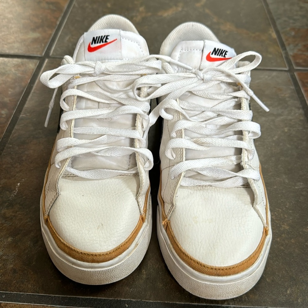 Women’s Nike Court Legacy